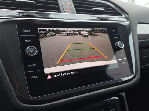 Used 2024 Volkswagen Tiguan SE image 21