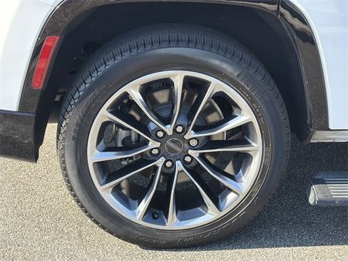 Used 2023 Jeep Wagoneer Series III w/ Premium Group I image 17