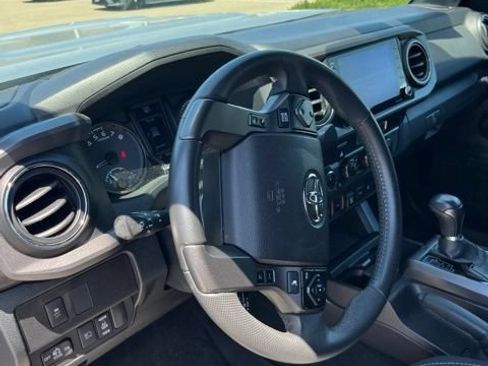Used 2021 Toyota Tacoma TRD Sport w/ Technology Package AWD/4WD image 13