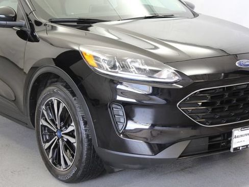 Used 2022 Ford Escape SE w/ SE Sport Appearance Package AWD/4WD image 2