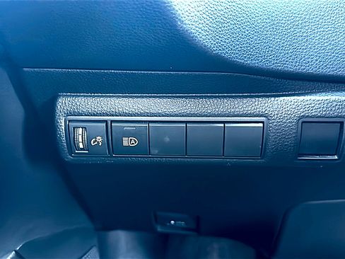 Used 2023 Toyota Corolla LE image 35