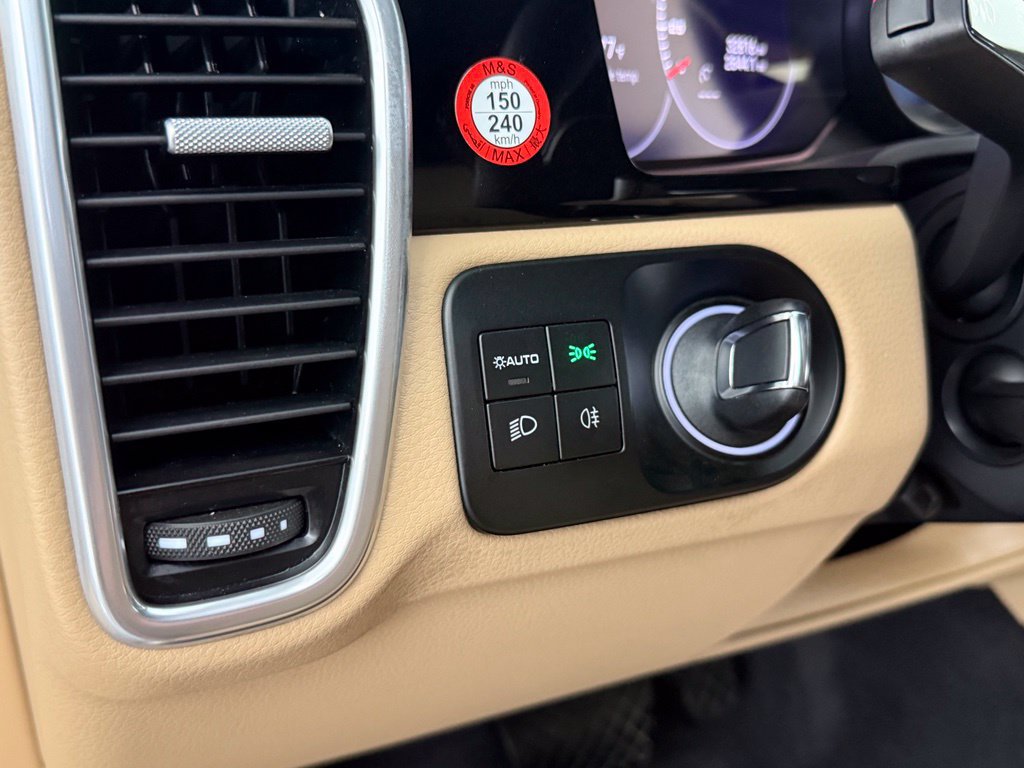 Certified 2023 Porsche Cayenne AWD/4WD image 27