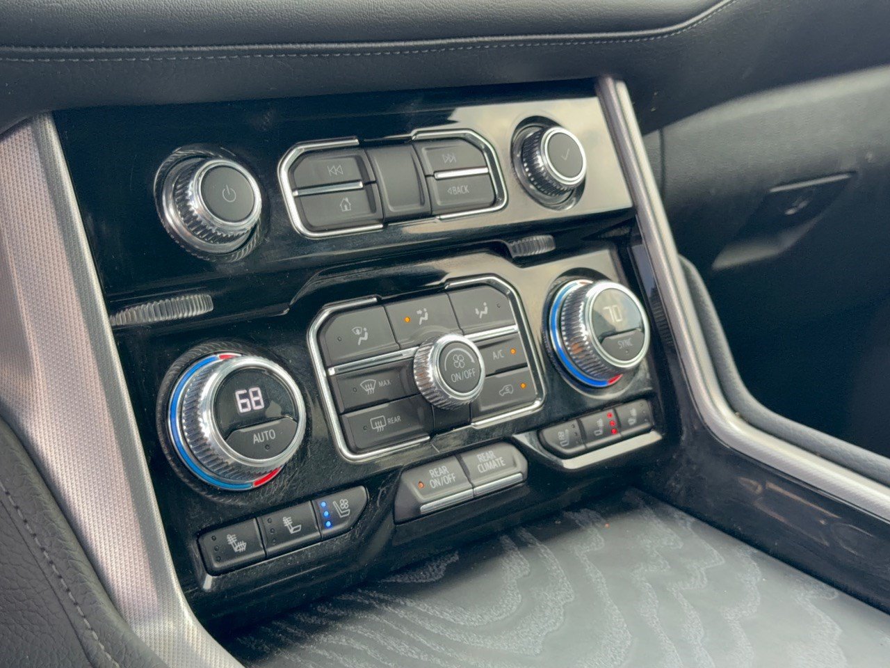 Used 2023 GMC Yukon Denali RWD image 22