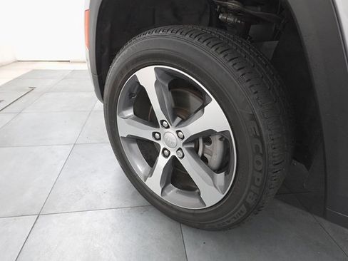 Used 2023 Jeep Grand Cherokee L Limited w/ Luxury Tech Group II image 29