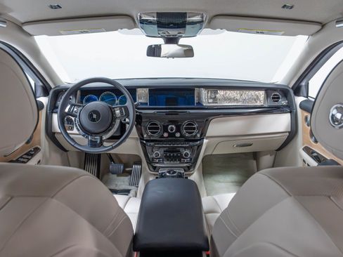Used 2019 Rolls-Royce Phantom Sedan RWD image 74