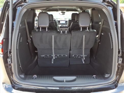 New 2027 Chrysler Pacifica Select AWD/4WD image 15