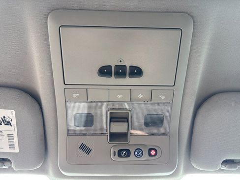 Used 2013 Chevrolet Captiva Sport LT w/ Convenience Package FWD image 22