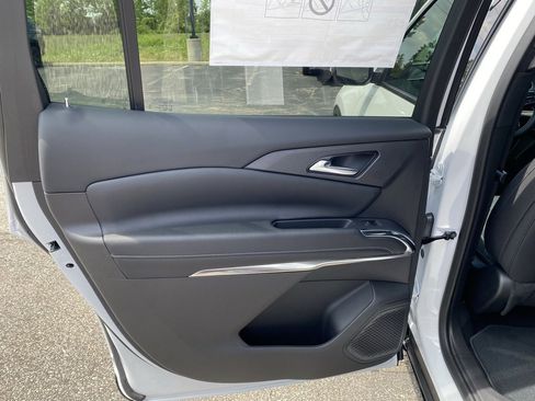 New 2025 Chevrolet Traverse LT image 23