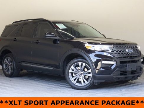 Used 2024 Ford Explorer XLT w/ Equipment Group 202A AWD/4WD image 2