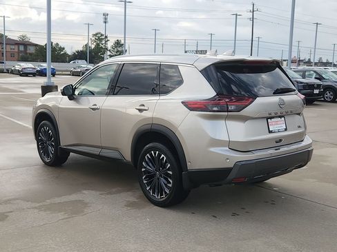 Certified 2025 Nissan Rogue SL w/ Tech Package image 7