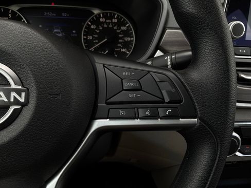 Used 2025 Nissan Altima 2.5 SV FWD image 33