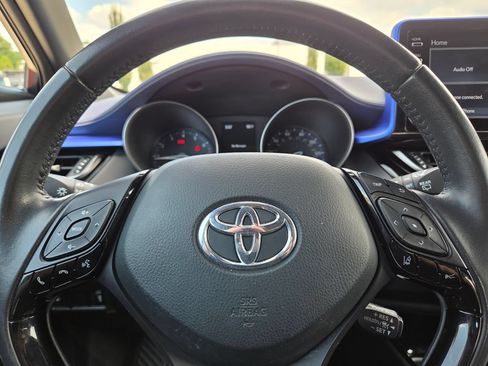 Used 2021 Toyota C-HR XLE FWD image 31