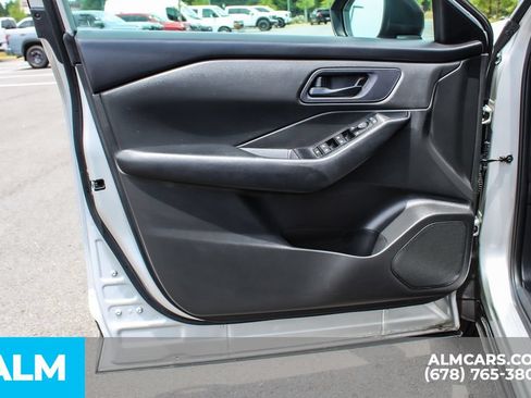 Used 2024 Nissan Rogue S FWD image 36