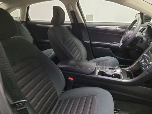 Used 2019 Ford Fusion SE FWD image 21
