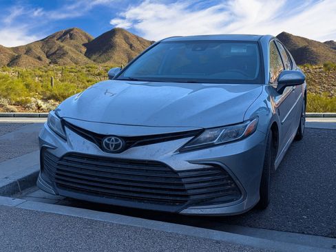 Used 2021 Toyota Camry LE image 13