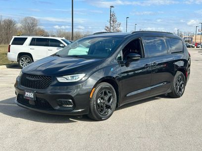 Used 2024 Chrysler Pacifica Premium