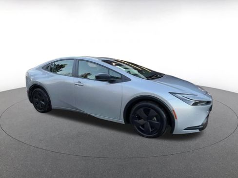 Used 2025 Toyota Prius LE image 2