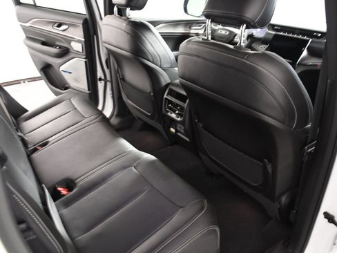 Used 2023 Jeep Grand Cherokee Overland image 22