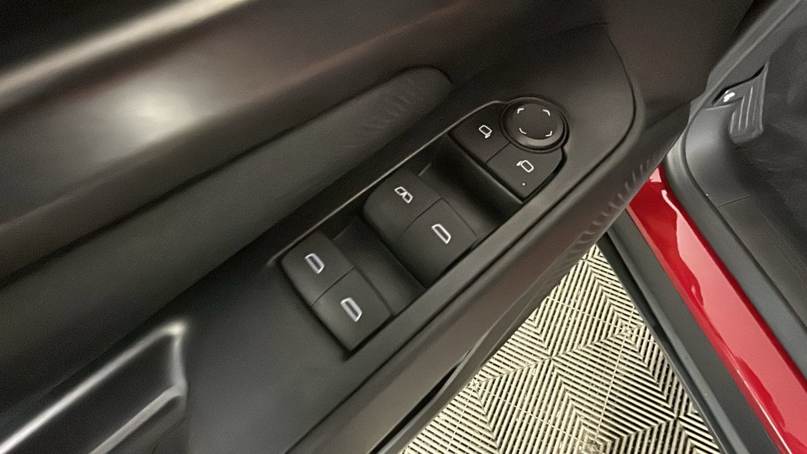 Used 2024 Chevrolet Equinox EV RS FWD image 12