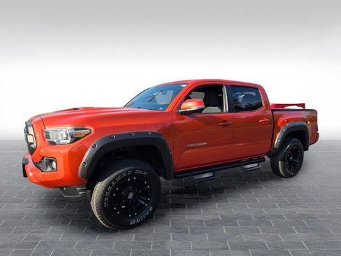 Used 2017 Toyota Tacoma 4x4 Double Cab image 3