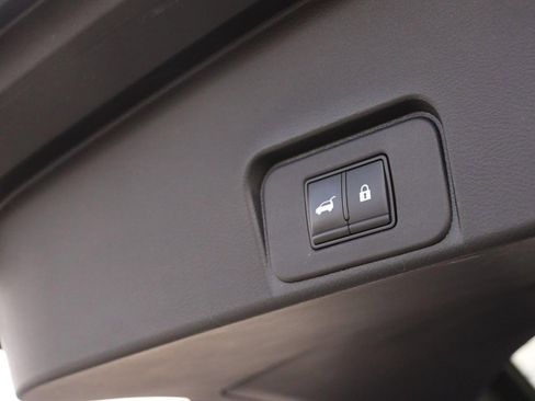 Used 2021 Nissan Rogue SV w/ Premium Package image 8