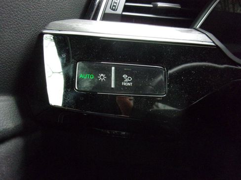 Used 2019 Audi e-tron Prestige w/ Prestige Package AWD/4WD image 20