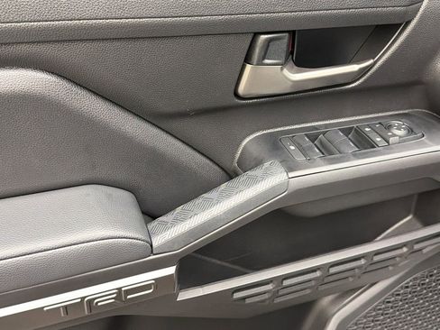 Used 2025 Toyota Tacoma TRD Off-Road image 30