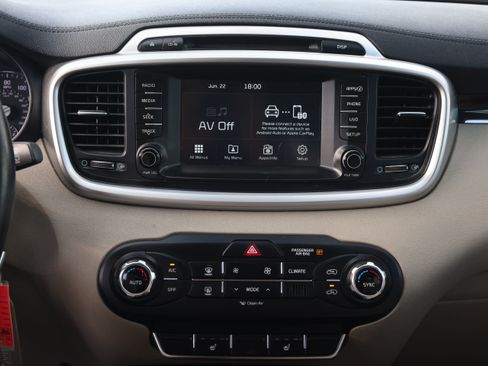 Used 2018 Kia Sorento FWD image 7