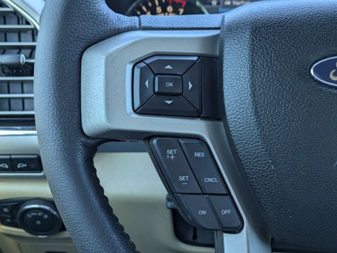 Used 2015 Ford F150 Lariat RWD image 41