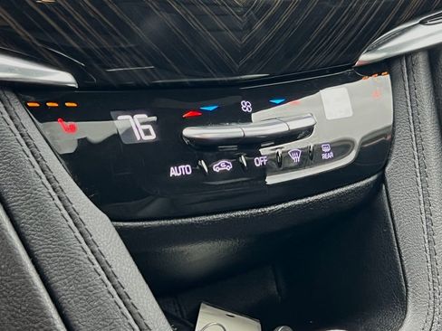 Used 2022 Cadillac XT6 Premium Luxury AWD/4WD image 40