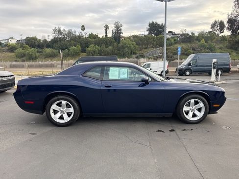 Used 2014 Dodge Challenger SXT image 8