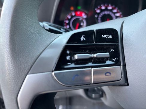 Used 2022 Hyundai Elantra SE w/ Preferred Accessory Package image 15