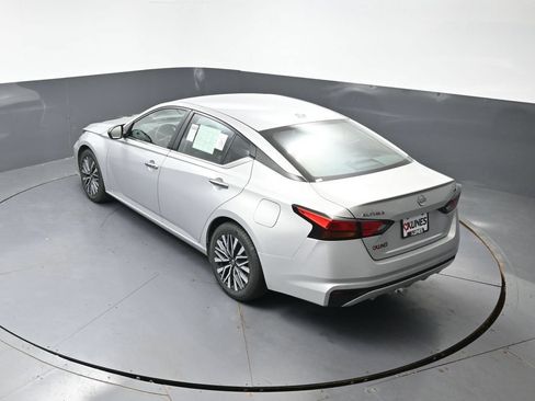 Used 2024 Nissan Altima 2.5 SV FWD image 45