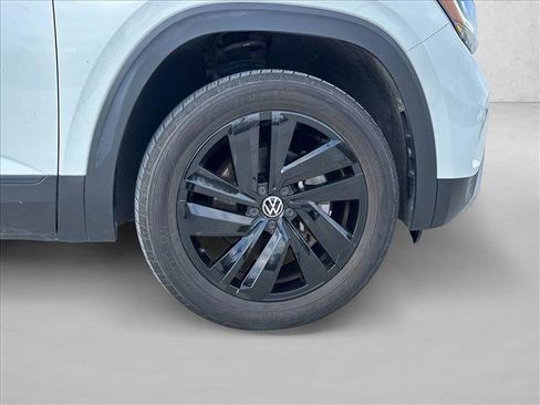 Used 2022 Volkswagen Atlas Cross Sport SE w/ Black Wheel Package image 21