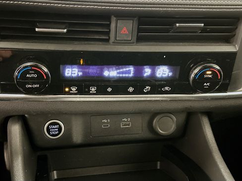 Used 2023 Nissan Rogue SV AWD/4WD image 24