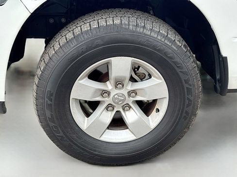 Used 2020 RAM 1500 Classic SLT w/ Luxury Group RWD image 30