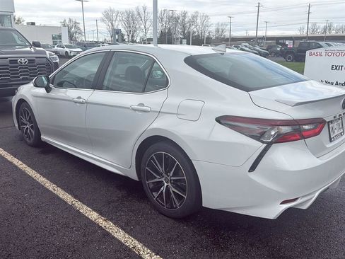Used 2022 Toyota Camry SE w/ Cold Weather Package AWD/4WD image 3