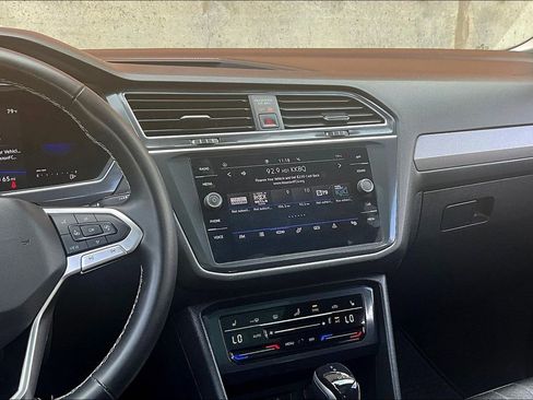 Used 2022 Volkswagen Tiguan SE image 9