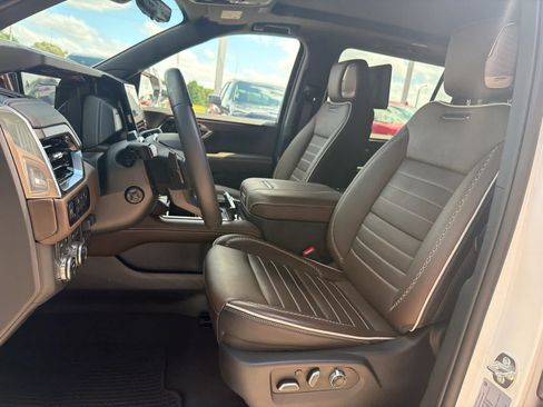 Used 2025 GMC Yukon XL Denali Ultimate AWD/4WD image 14