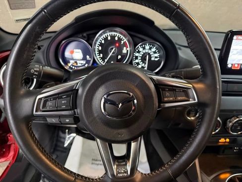 Used 2021 MAZDA MX-5 Miata RF Grand Touring RWD image 17