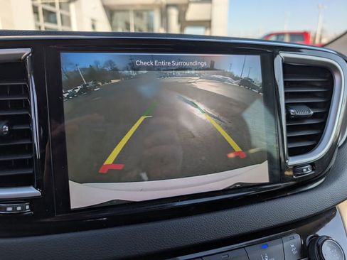 Used 2024 Chrysler Pacifica Touring-L image 25