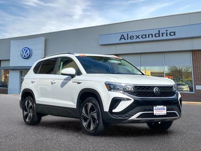 Used 2023 Volkswagen Taos SE w/ Panoramic Sunroof Package