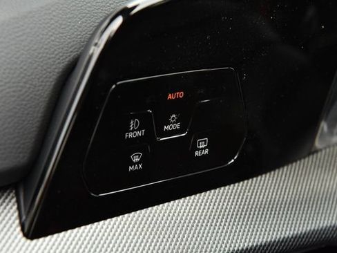 New 2026 Volkswagen GTI SE FWD image 10