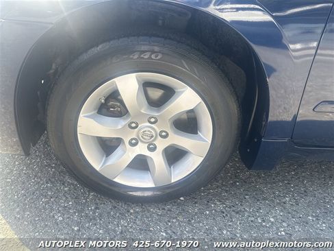 Used 2009 Nissan Altima Hybrid Sedan w/ Connection Pkg image 4