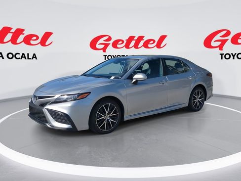 Used 2023 Toyota Camry SE image 1