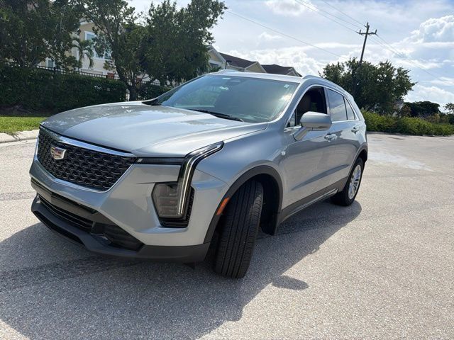 Used 2024 Cadillac XT4 Premium Luxury w/ Technology Package FWD image 3