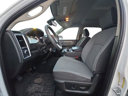 Used 2022 RAM 1500 Classic SLT image 9