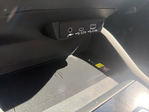 Used 2025 Subaru Forester Limited w/ Popular Package #2 image 38