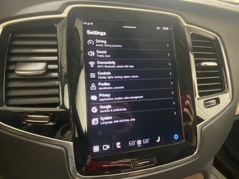 Used 2025 Volvo XC90 B6 Plus image 23