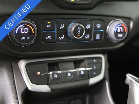 Used 2023 GMC Terrain SLT image 9